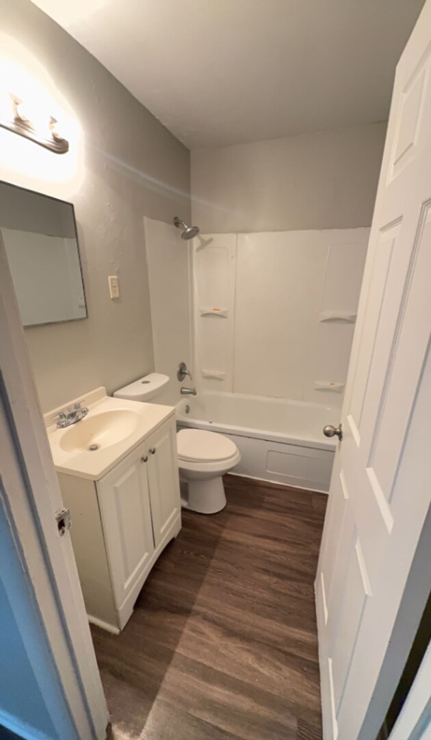 Building Photo - Come see this Newly Renovated Duplex In Hyde Park Area