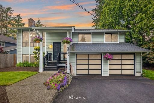 Building Photo - **Free July Rent** Oversized 4 Bedroom 3 B...