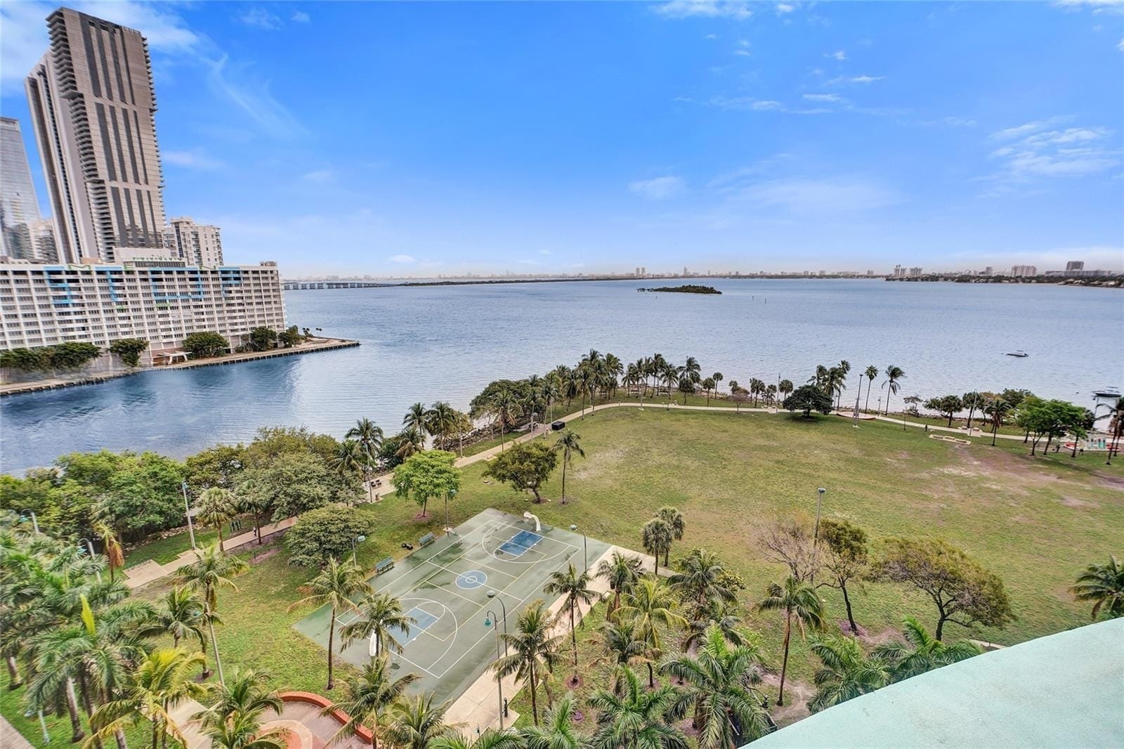 Building Photo - 1900 N Bayshore Dr