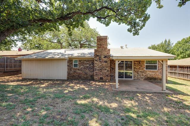 Building Photo - 2101 Warwick Dr