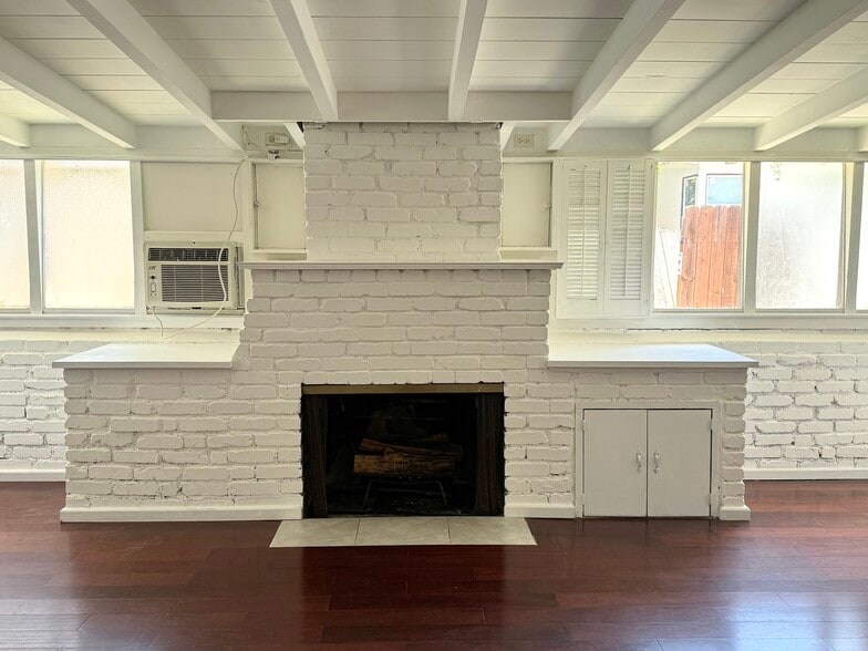 Building Photo - 2321 W Carson St