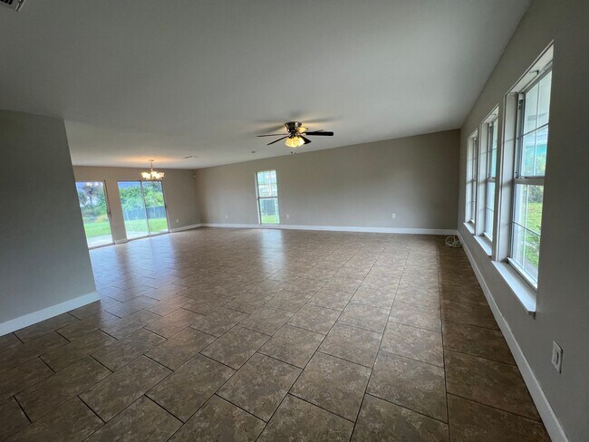 Building Photo - $1,825 ** AVAIL 6/7/25 ** 3 Bed / 2 Bath S...