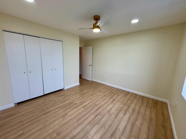 Building Photo - 1004 Paradise Rd