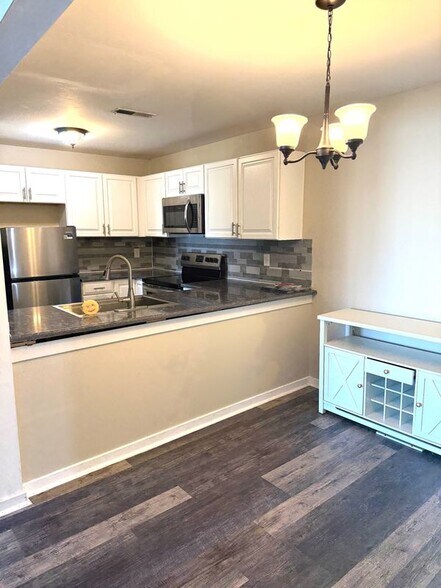 Building Photo - 160 Heather Croft