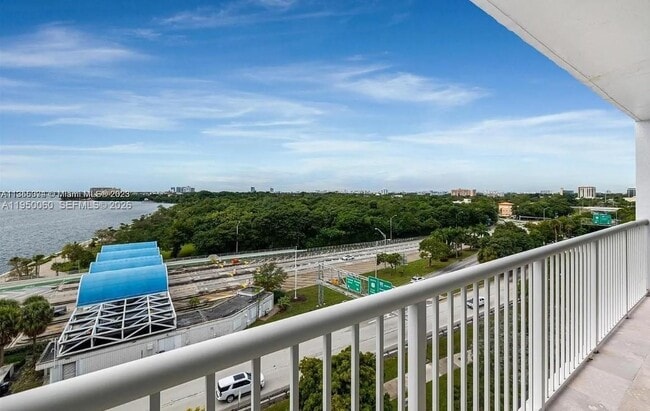 Building Photo - 150 SE 25th Rd