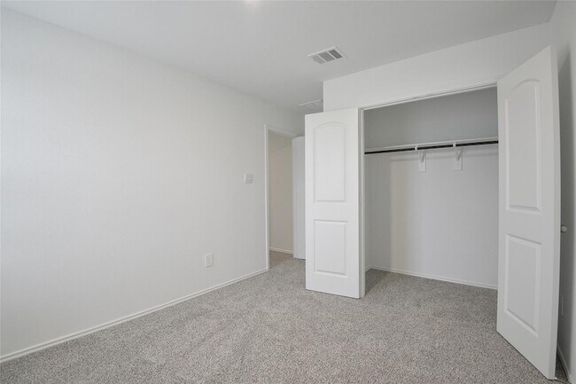 Building Photo - 1055 Llano Trl