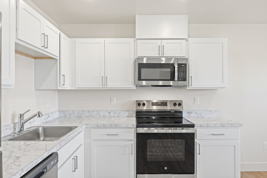 Building Photo - Altus Apartments