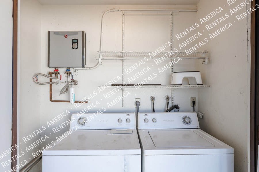 Building Photo - 712 N Santa Barbara