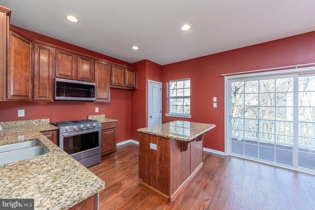 Building Photo - 122 Winterberry Way