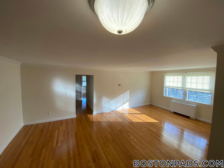 Building Photo - 8 Captain Parker Arms