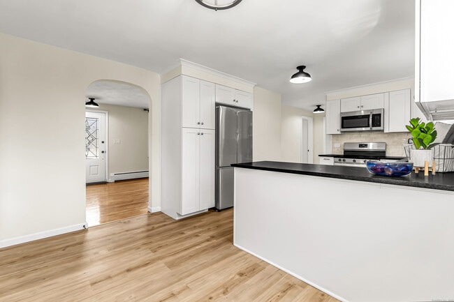 Building Photo - 149 Lakeside Blvd E