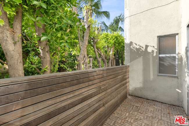 Building Photo - 612 Huntley Dr