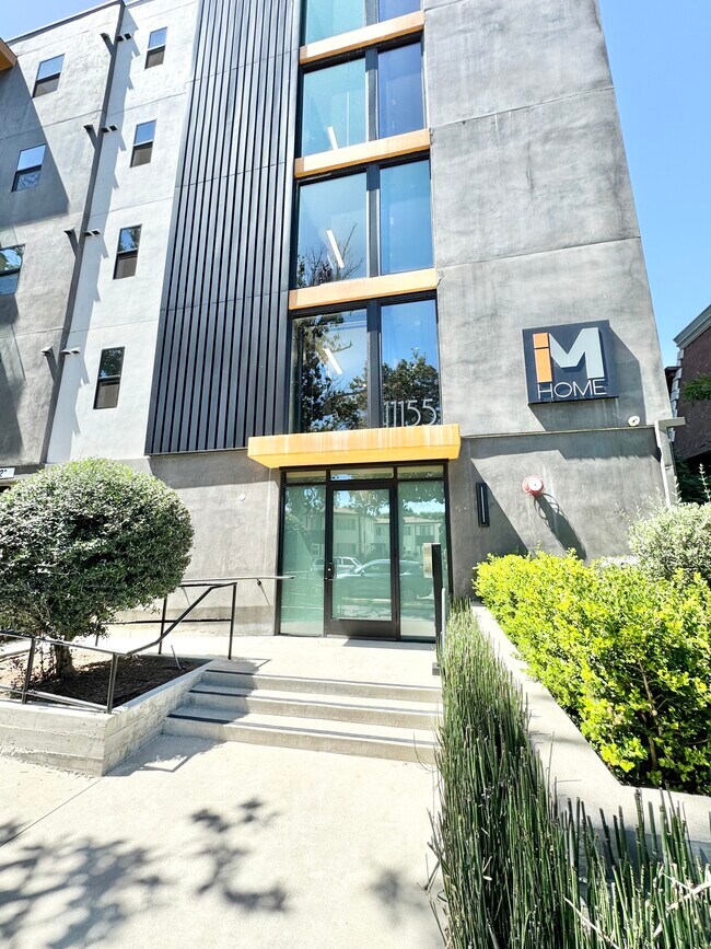 Building Photo - 11155 Huston St