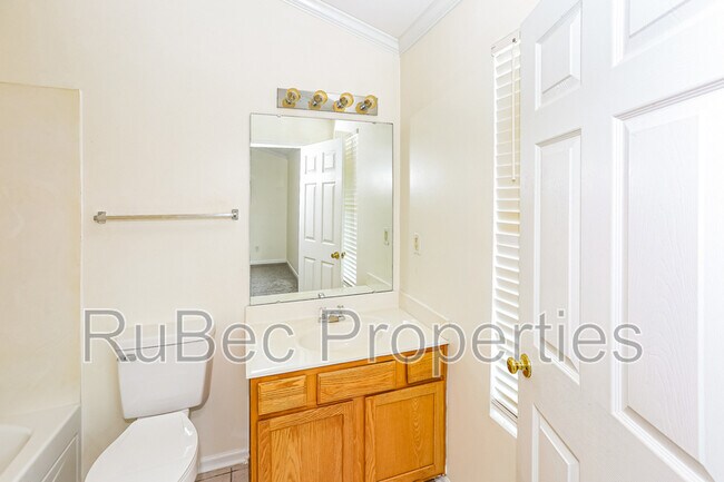 Building Photo - 3405 Broadwick St