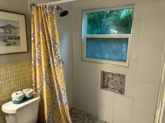 Building Photo - 1258 Beach Rd