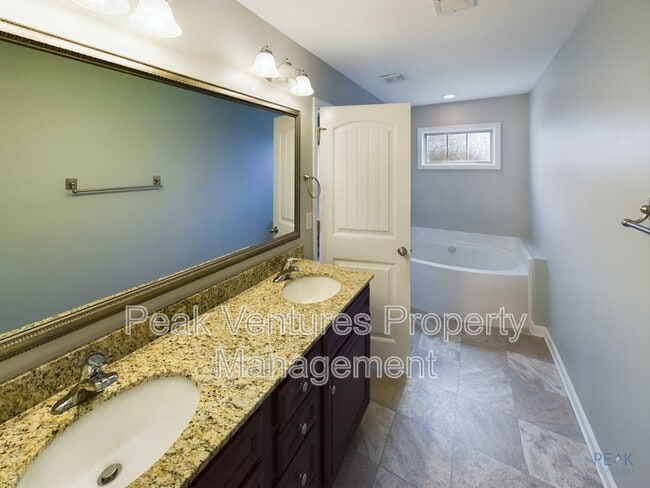 Building Photo - 11 Endeavor Cir