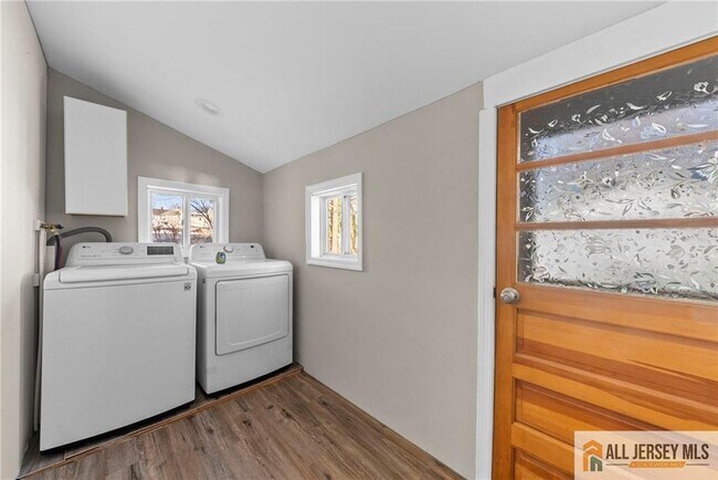 Building Photo - 34 Maple Ave