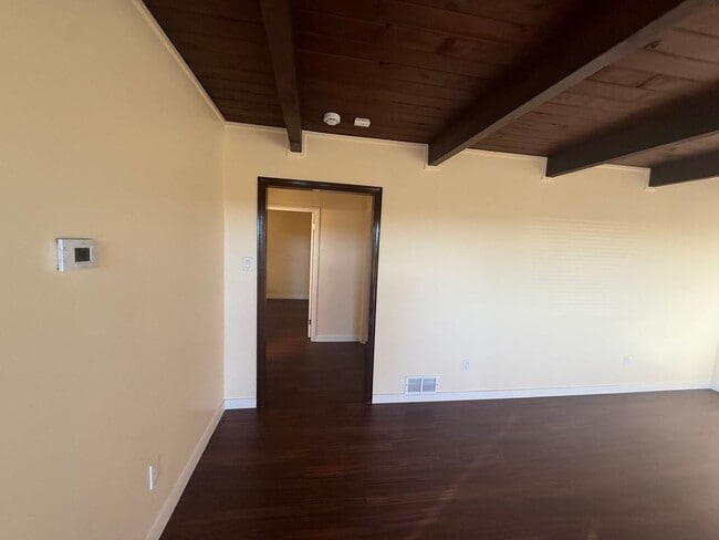 Building Photo - Stunning 2-bedroom, 1.5-bath Modern home i...