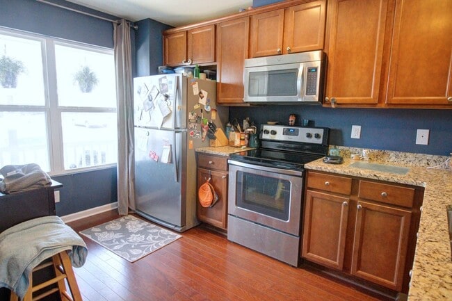Building Photo - 3bd/3.5ba Spacious 3 Floor Townhouse in Durham's Stratford Lakes Neighborhood!