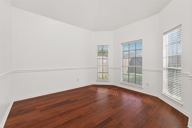 Building Photo - 1015 Longdraw Dr