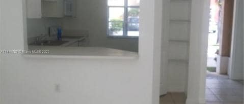 Building Photo - 638 E Mowry Ct