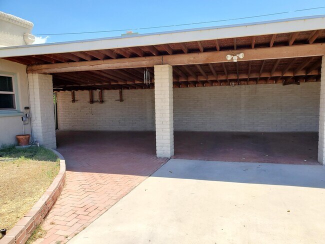 Building Photo - 1404-PM211404 E Grant Rd
