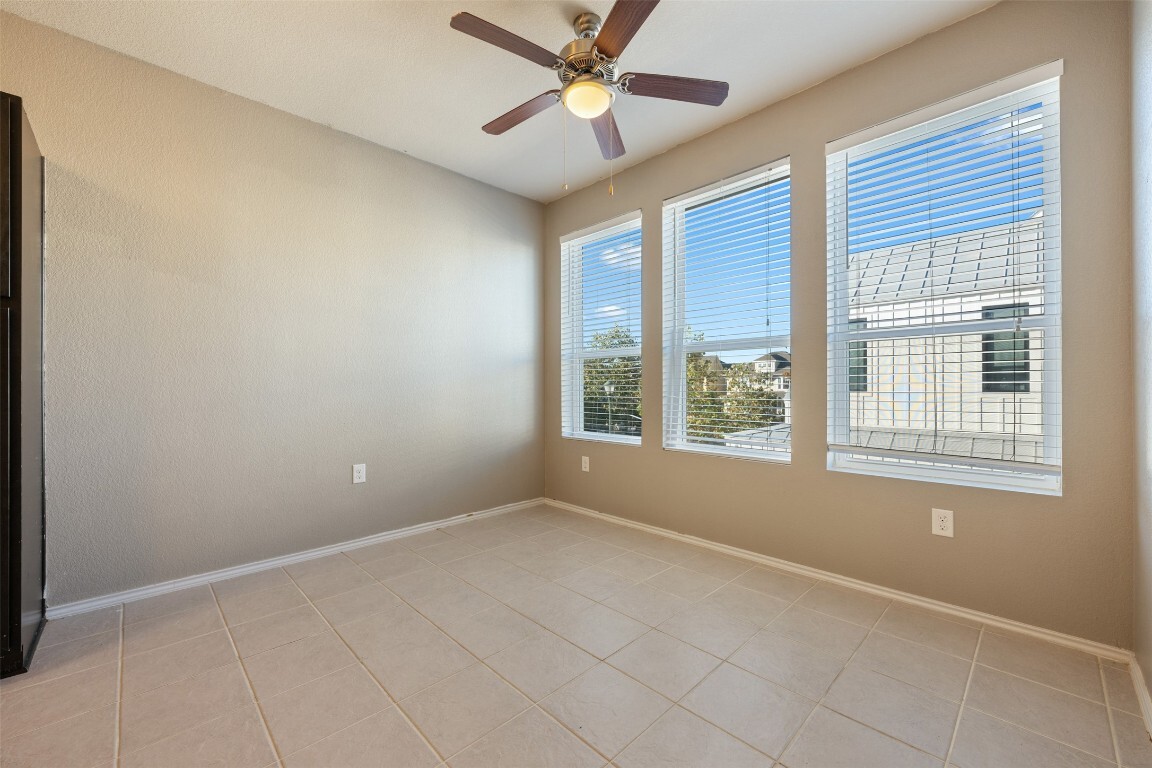 2nd floor living room - 4337 Nitschke St