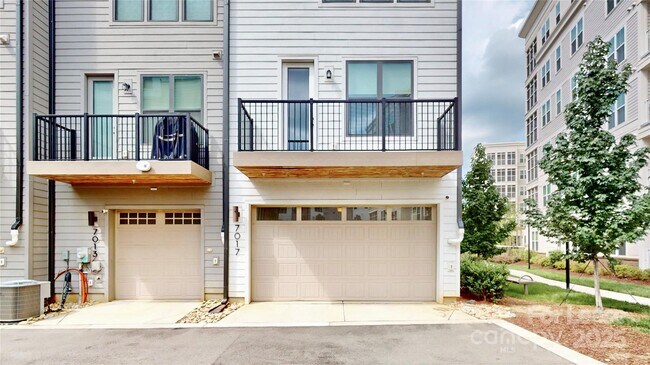 Building Photo - 7017 Louie Ln