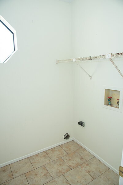 Building Photo - "Charming Townhouse on Hollywood Blvd with Spacious 1156 Sq Ft Layout!"