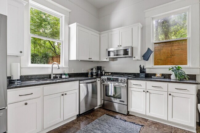 Building Photo - Preleasing for July 15, 2027 | Fully Furnished 3BR Near USC
