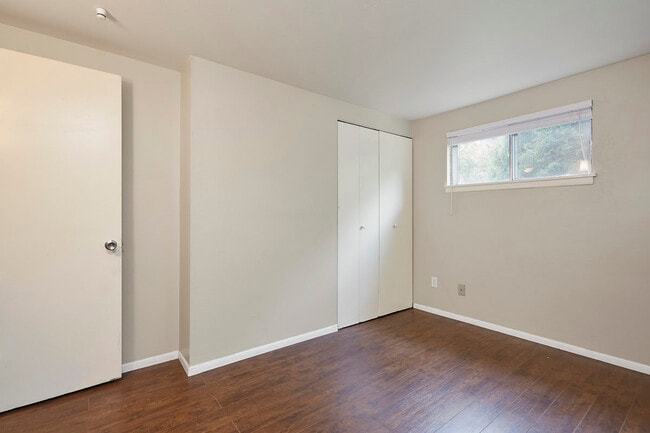 Building Photo - 241 Elmwood Dr