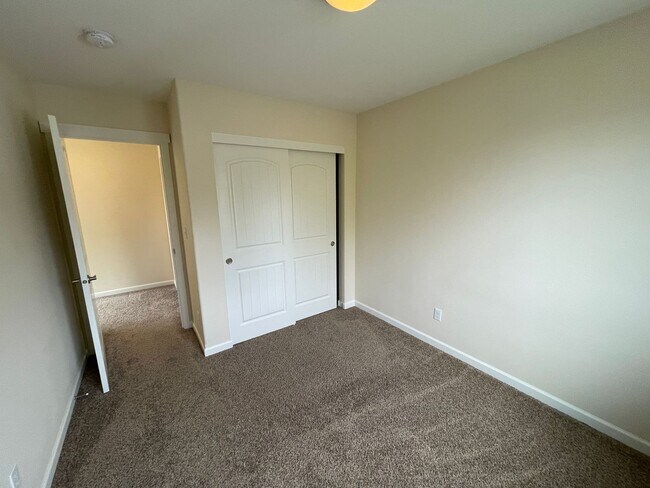 Building Photo - 569