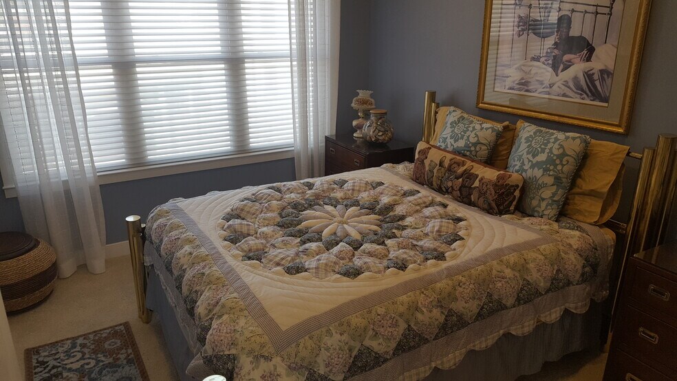 Bedroom - 4418 Longfellow St