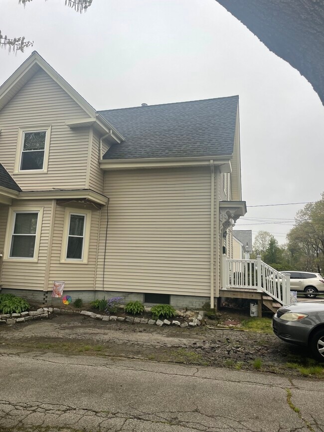 Building Photo - 74 Forest St