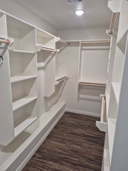 Building Photo - 3909 Bryan Rd