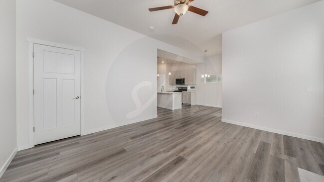 Building Photo - 5747 Villa Lorenzo Dr