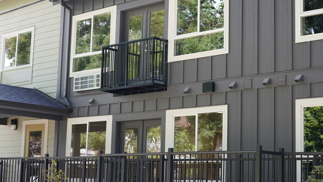 Building Photo - Baker Street Lofts