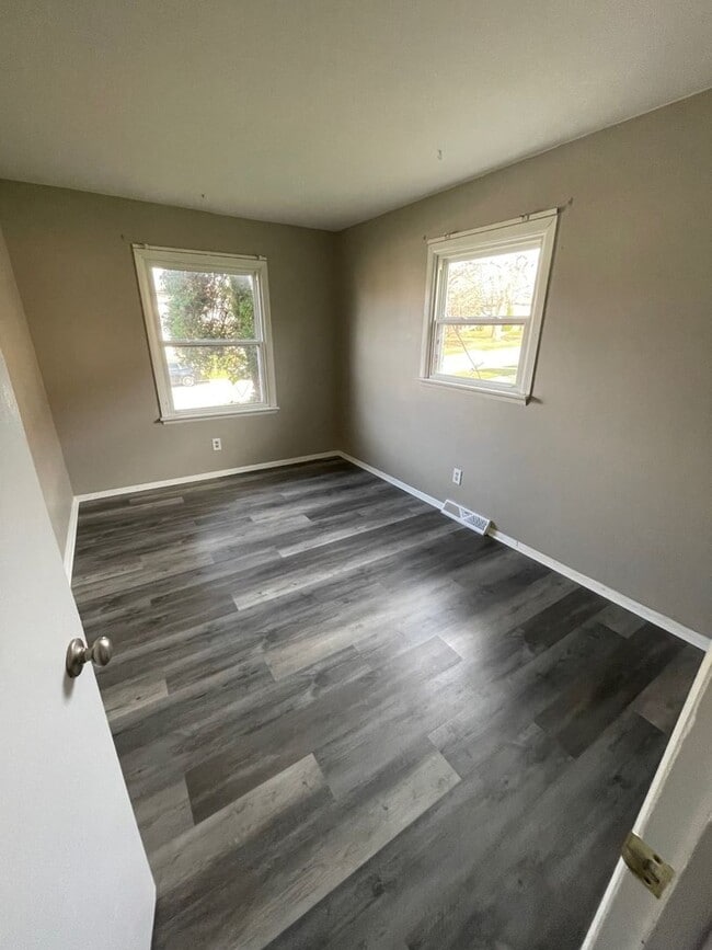 Interior Photo - 343 W Newhall Ave. (8 Unit)