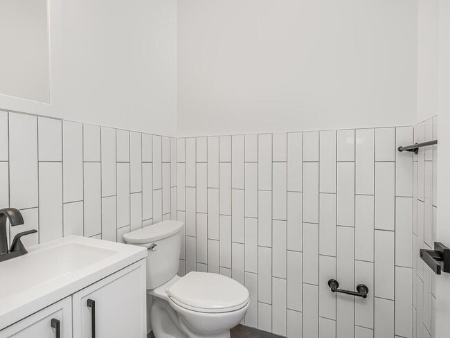 Building Photo - 322 Edwards Pl