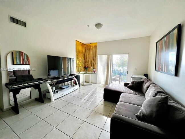 Building Photo - 7290 NW 114th Ave