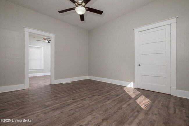 Building Photo - 925 W Evelyn Ave