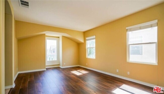 Building Photo - 1241 Ivy Terrace