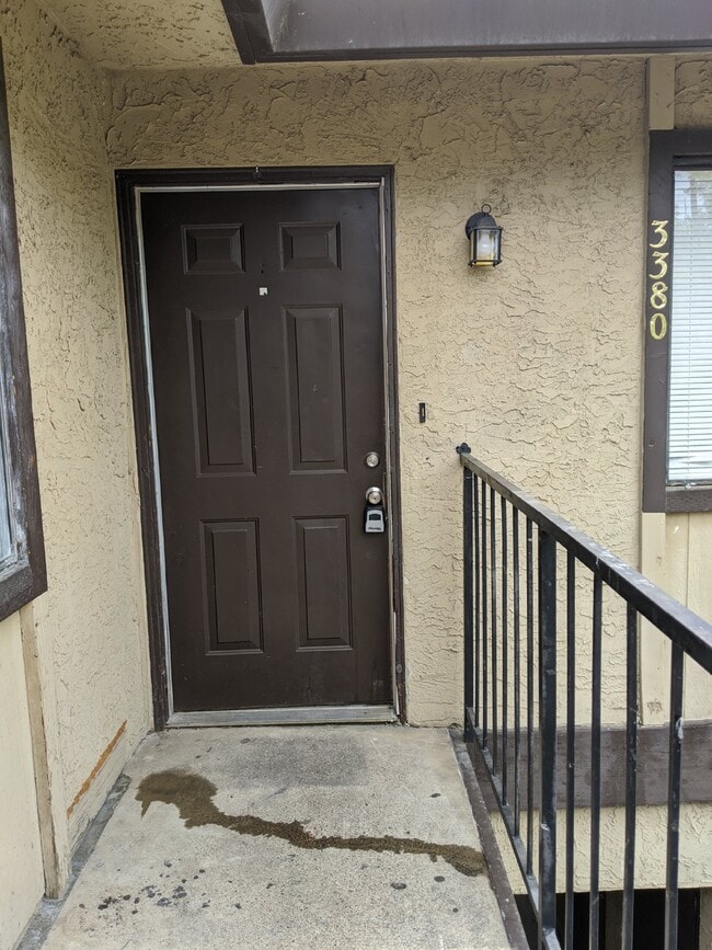 Building Photo - Competitively priced Two Bedroom Apartment Home! Do Not Miss Out On This Amazing Opportunity!