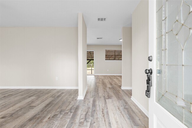 Building Photo - 804 Avenue I