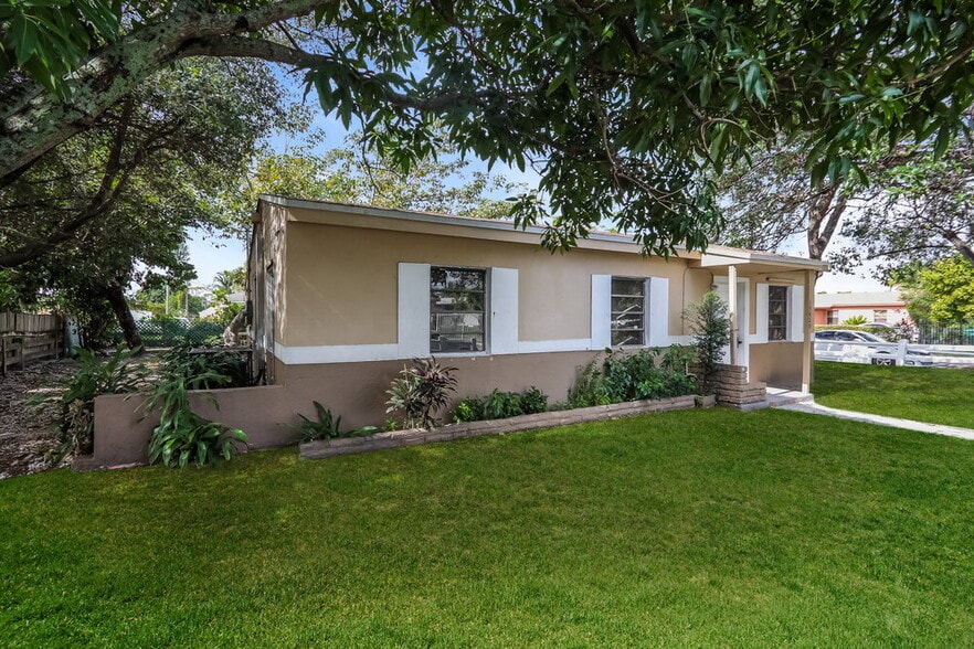 Building Photo - 15420 NW 27th Pl