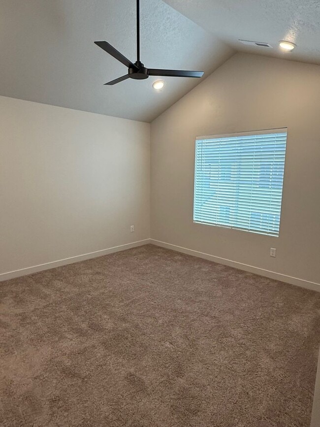 Building Photo - Beautiful townhome, construction just completed, 2 car garage, central air