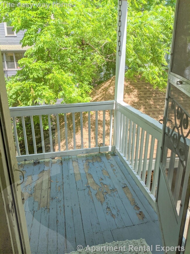 Building Photo - TEELE SQ 2BR * Parking Included - All Util...
