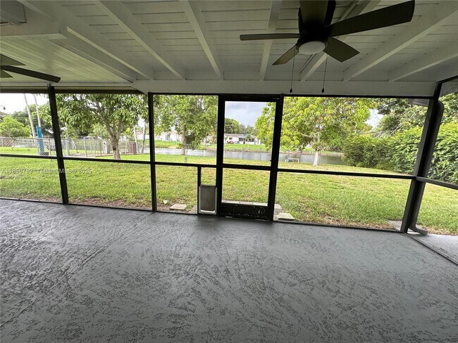 Building Photo - 5023 SW 93rd Ave