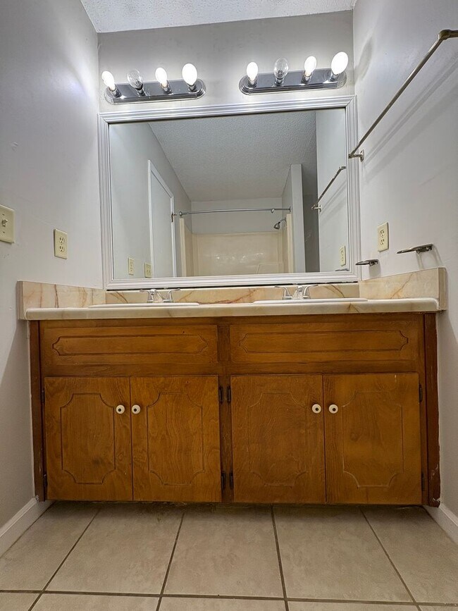 Building Photo - Daleville!