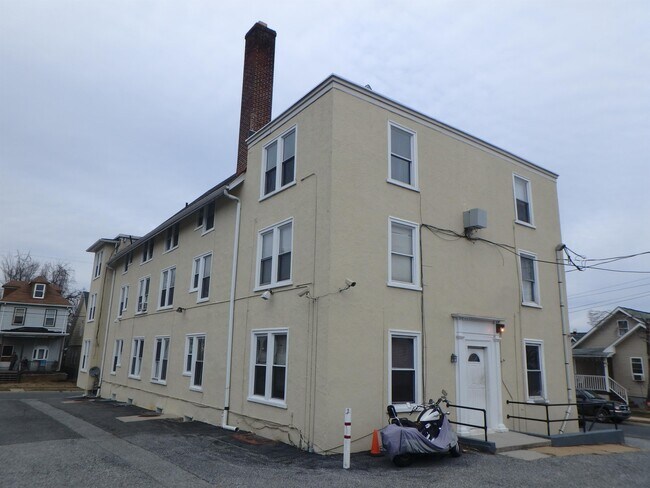 Building Photo - 20 Glenrich Ave